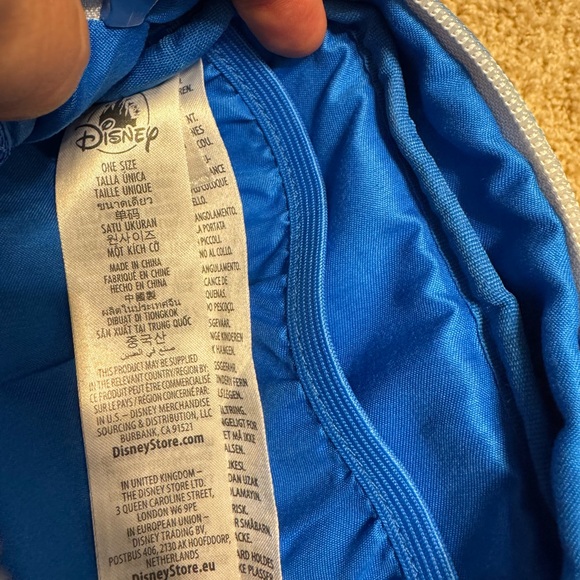 Disney World Four Park Blue and White Fanny Pack, Tags removed, never used - Picture 3 of 8